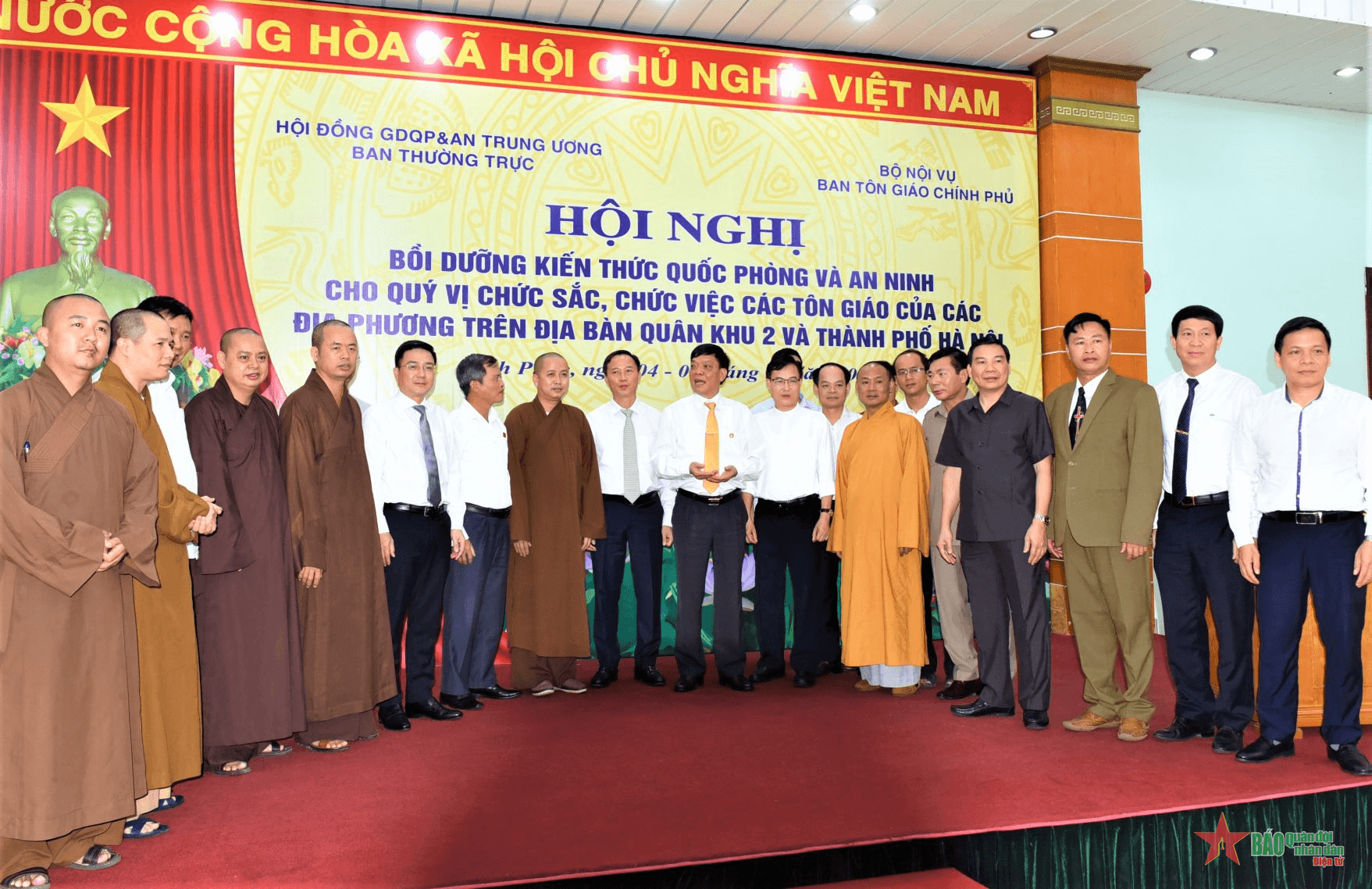 Bồi dưỡng kiến thức quốc phòng và an ninh cho chức sắc, chức việc tôn giáo