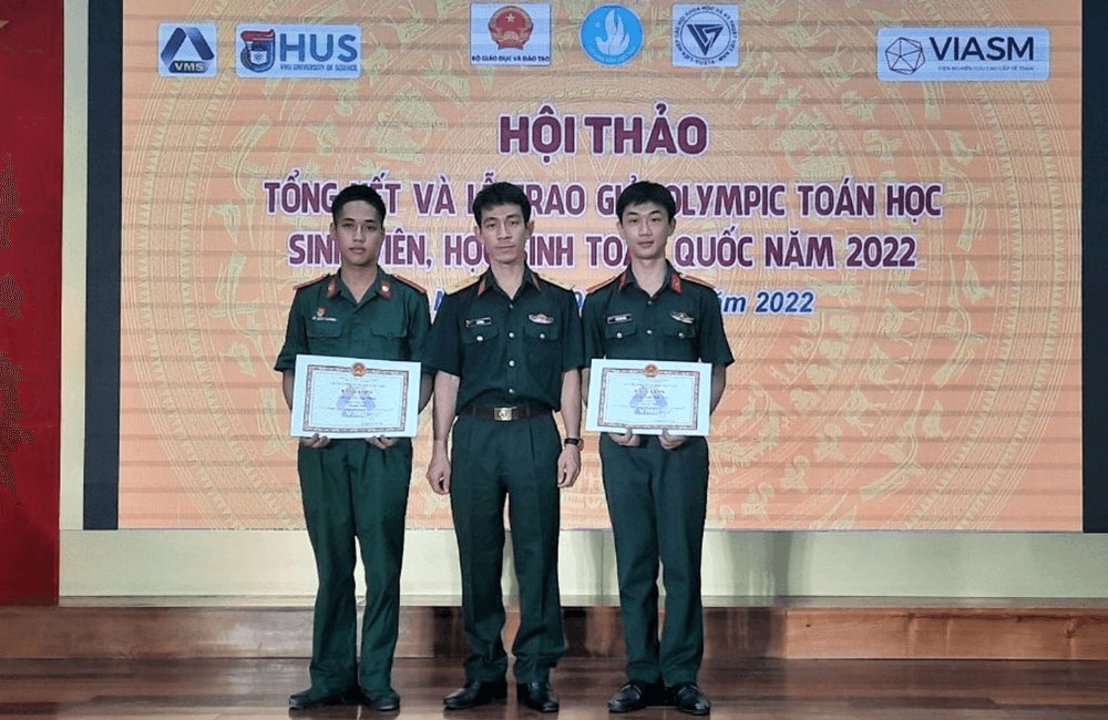 Hạ sĩ Lê Đức Chính với niềm đam mê toán “học giỏi rèn nghiêm”