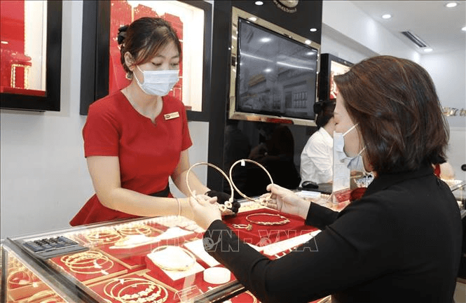 Vàng bất ngờ quay đầu giảm sốc