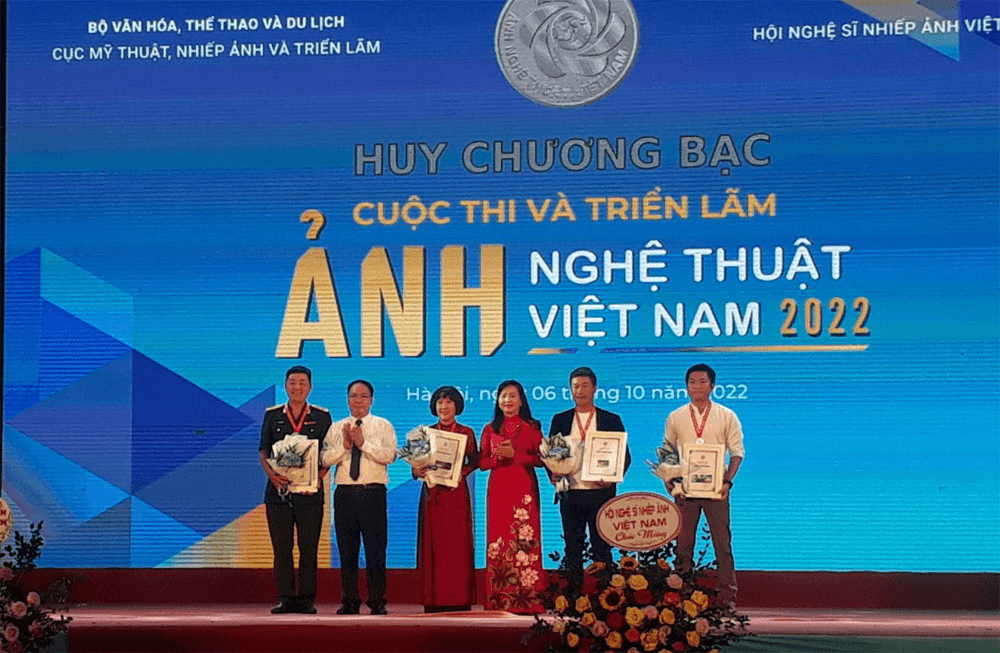 Báo Quân đội nhân dân đoạt huy chương bạc Cuộc thi và Triển lãm ảnh nghệ thuật Việt Nam năm 2022