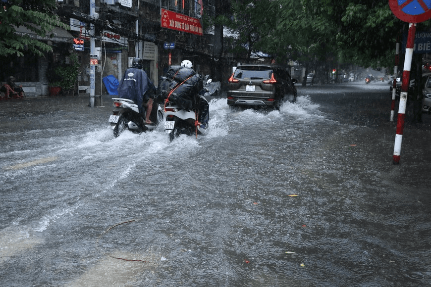Ứng phó với mưa lớn kèm lốc, sét, mưa đá, rét và gió mạnh trên biển