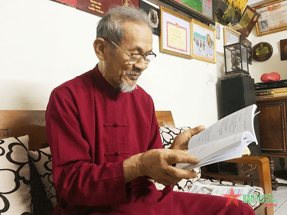 Ghi lại "khoảnh khắc chiến tranh" bằng thơ