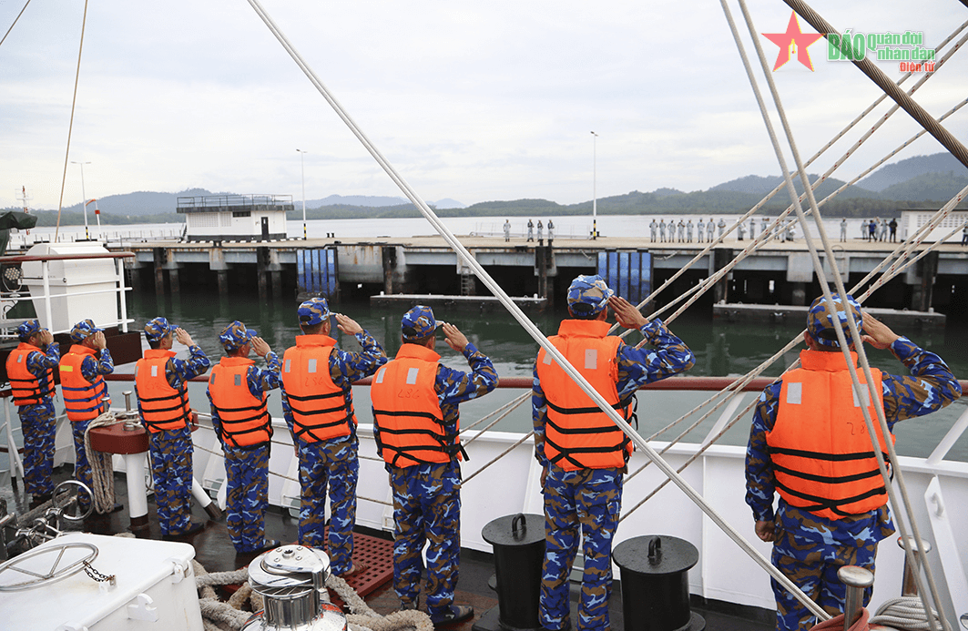 Tàu buồm 286-Lê Quý Đôn rời cảng Lumut hành trình về nước
