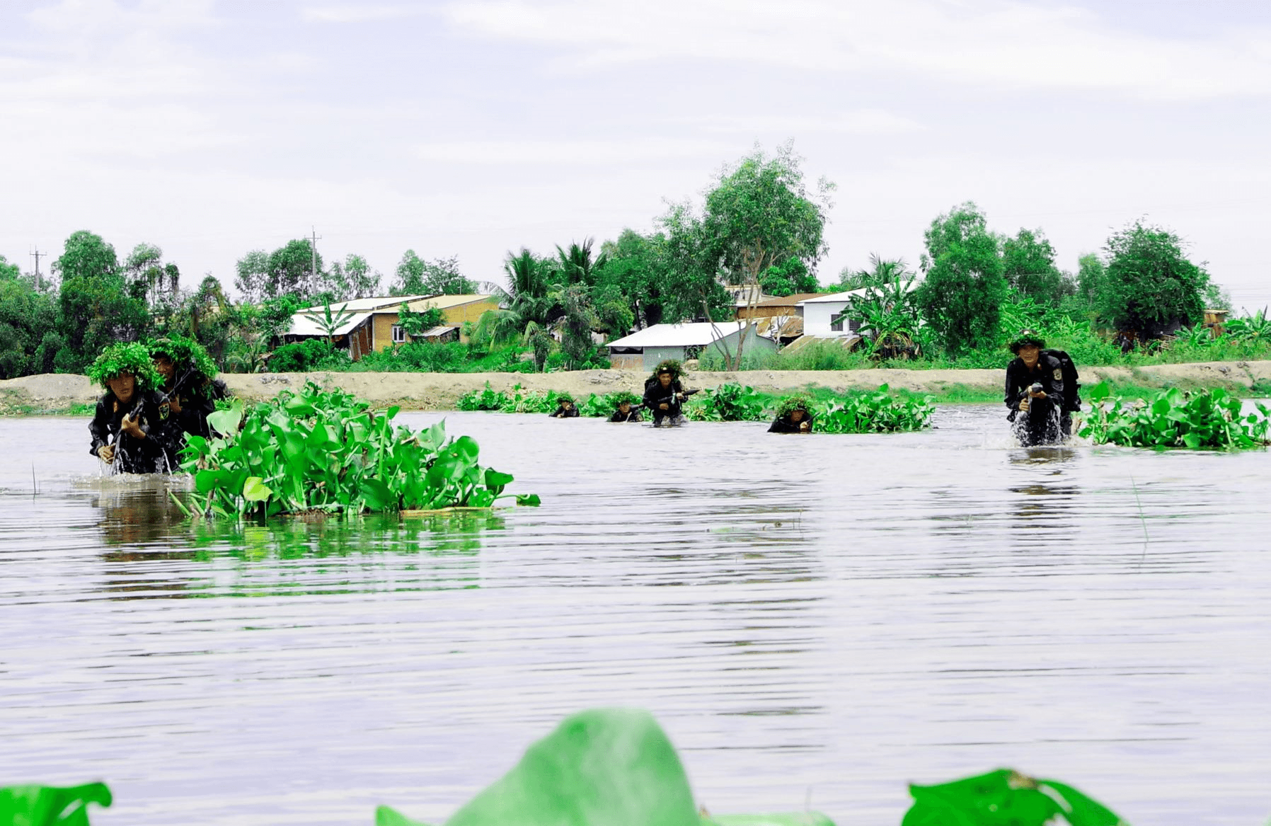 Luyện quân mùa nước nổi