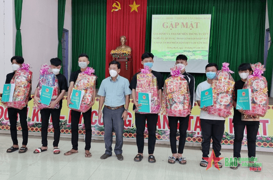 Khi con một trong gia đình nhập ngũ