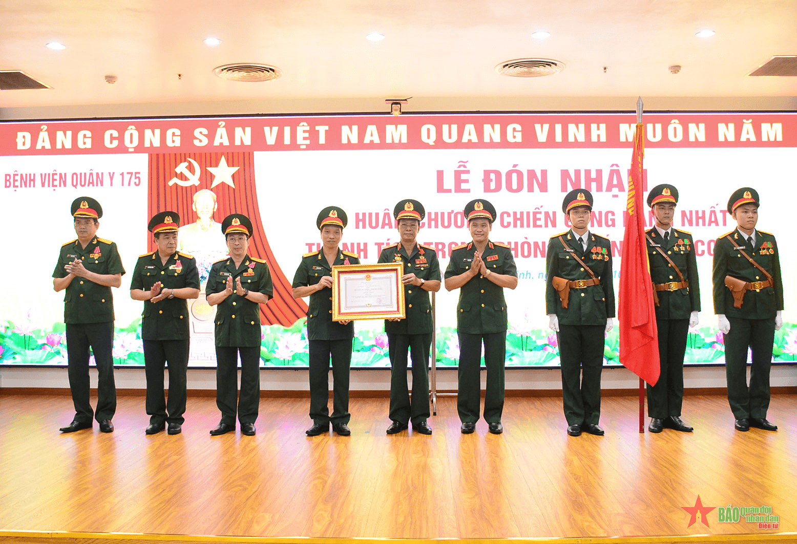 Bệnh viện Quân y 175 đón nhận Huân chương Chiến công hạng Nhất