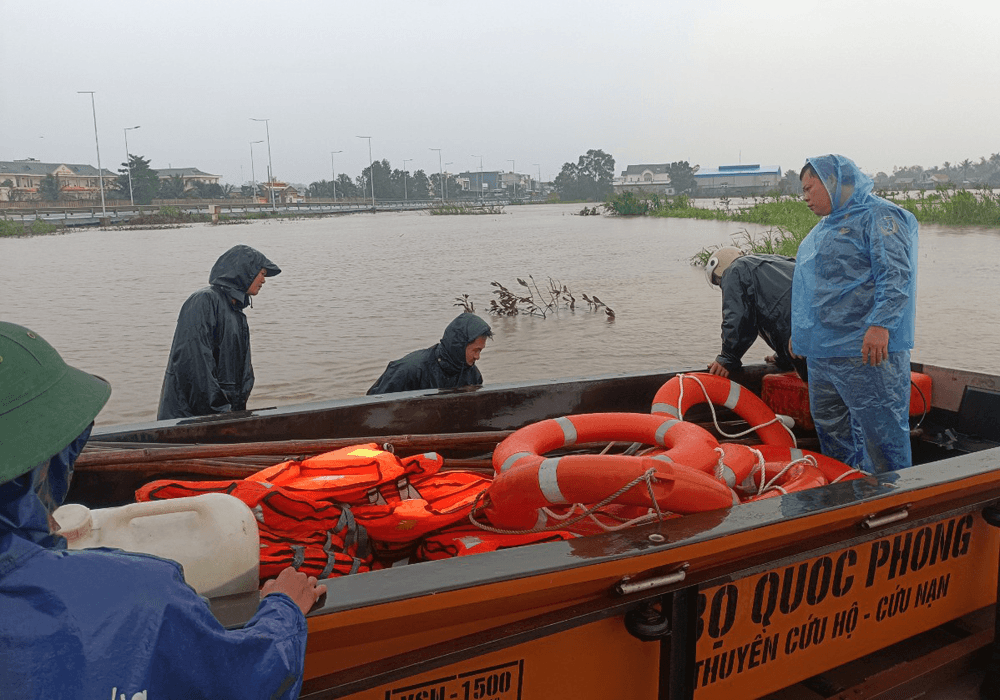 Lực lượng vũ trang tỉnh Quảng Ngãi nỗ lực tìm kiếm người đuối nước