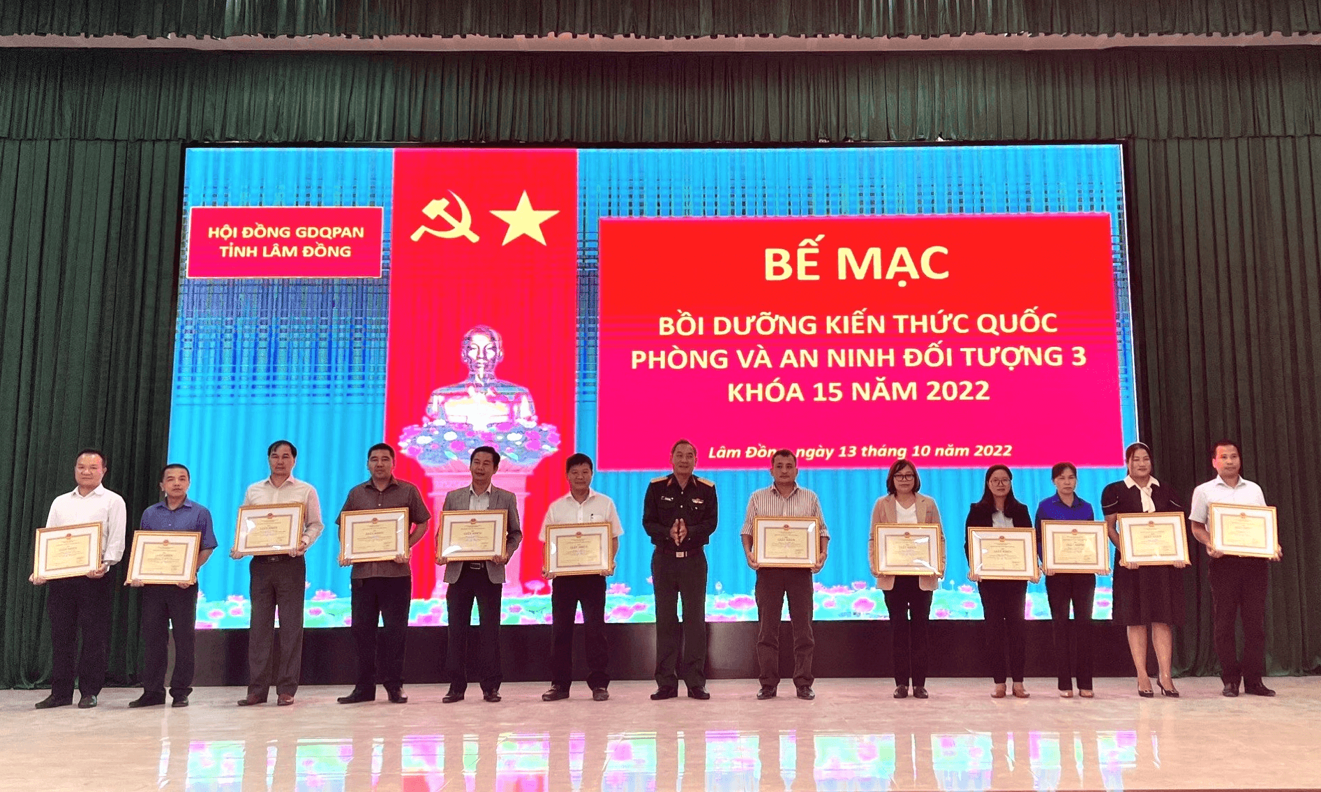 Bộ CHQS tỉnh Lâm Đồng: 100% học viên khóa bồi dưỡng kiến thức quốc phòng an ninh cho đối tượng 3 đạt khá, giỏi