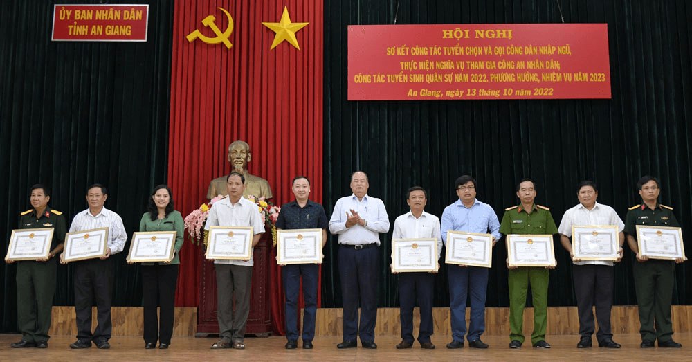 An Giang sơ kết công tác tuyển quân, tuyển sinh quân sự năm 2022