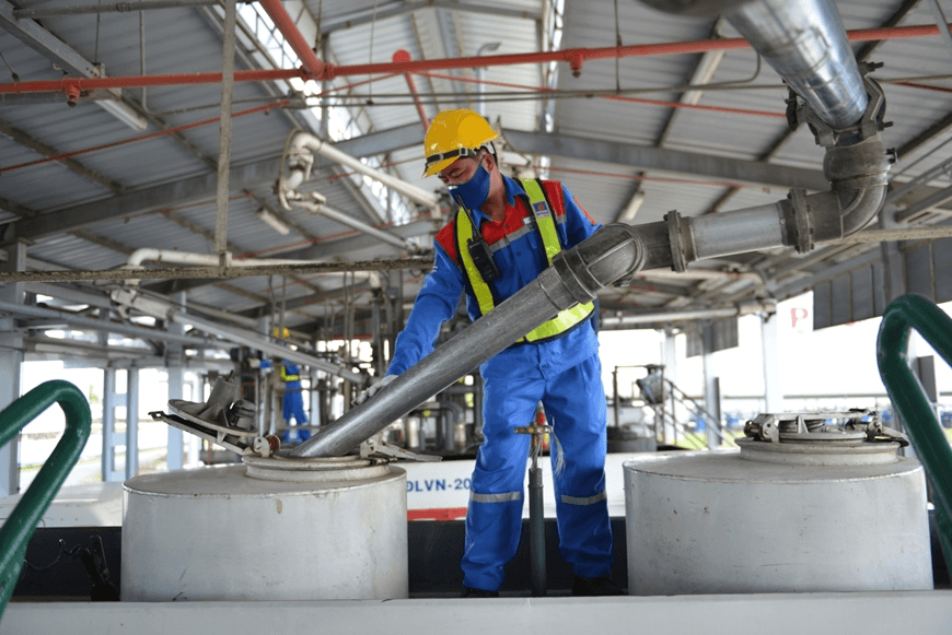 Ổn định thị trường xăng, dầu: Cần gỡ "nút thắt" cho doanh nghiệp