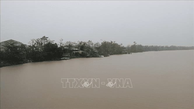 Quảng Nam: Nhiều tuyến đường giao thông huyết mạch bị ách tắc do sạt lở, ngập sâu