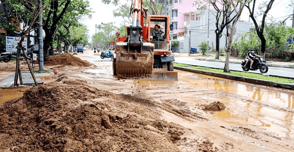 Đà Nẵng ngổn ngang sau lũ
