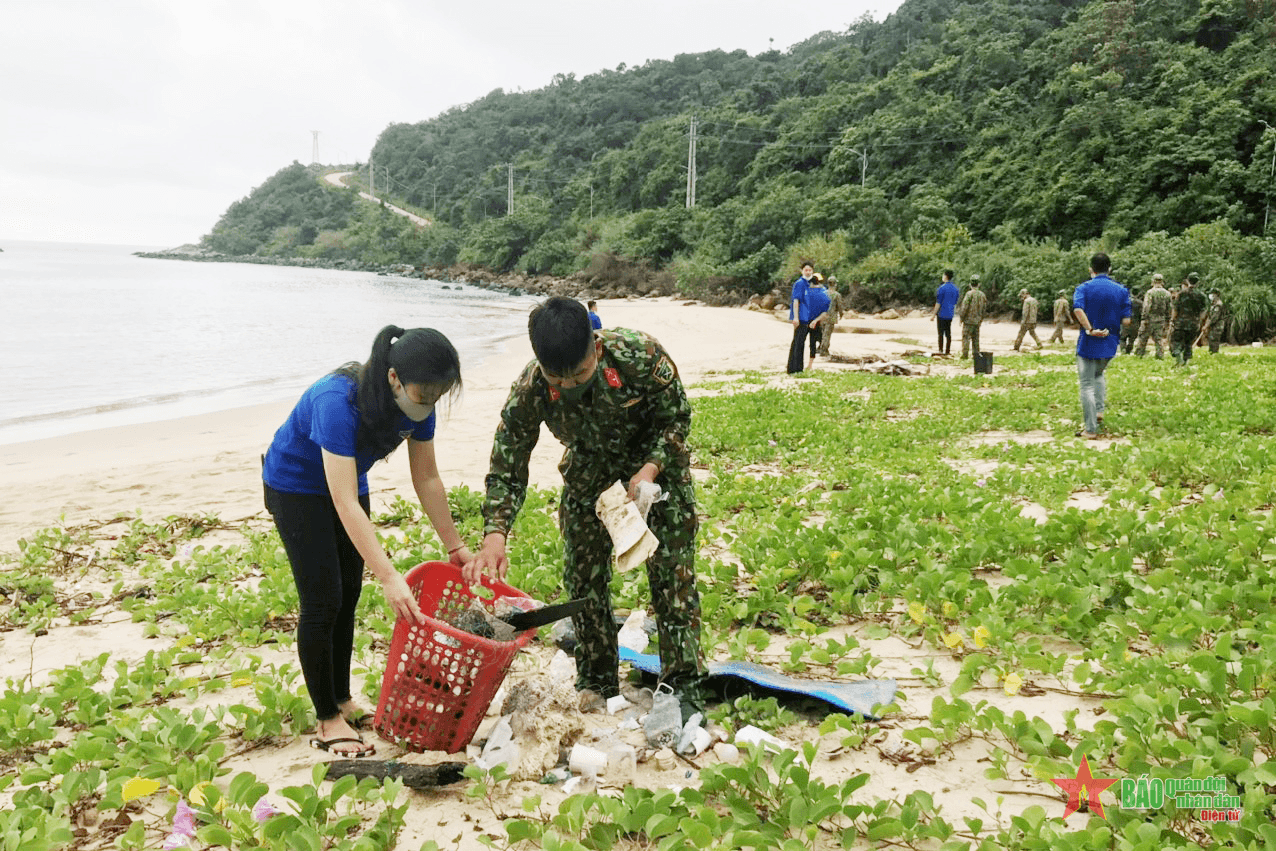Giữ màu xanh của biển