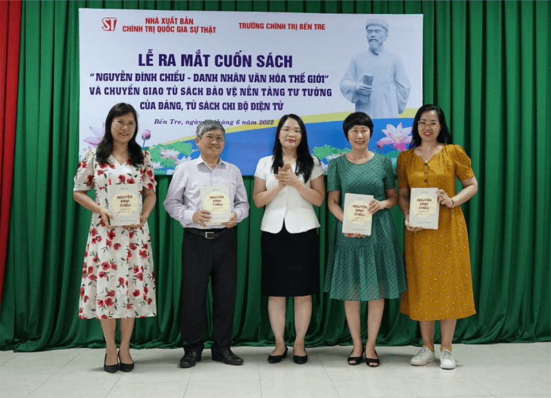 Gỡ khó cho biên tập nghiên cứu văn học