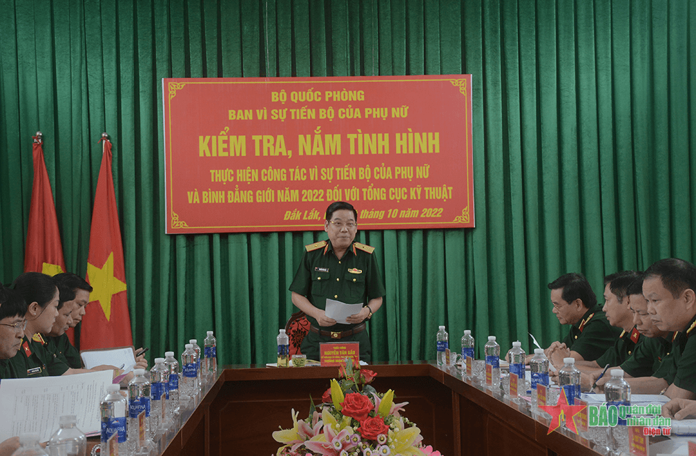 Ban Vì sự tiến bộ của phụ nữ Bộ Quốc phòng kiểm tra, nắm tình hình tại Kho K864, Cục Quân khí