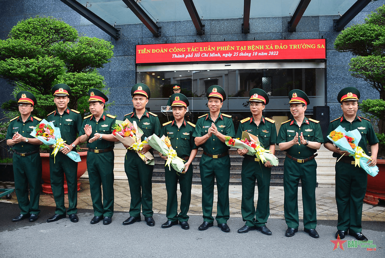 Thầy thuốc trẻ Bệnh viện Quân y 175 lên đường thực hiện nhiệm vụ tại huyện đảo Trường Sa