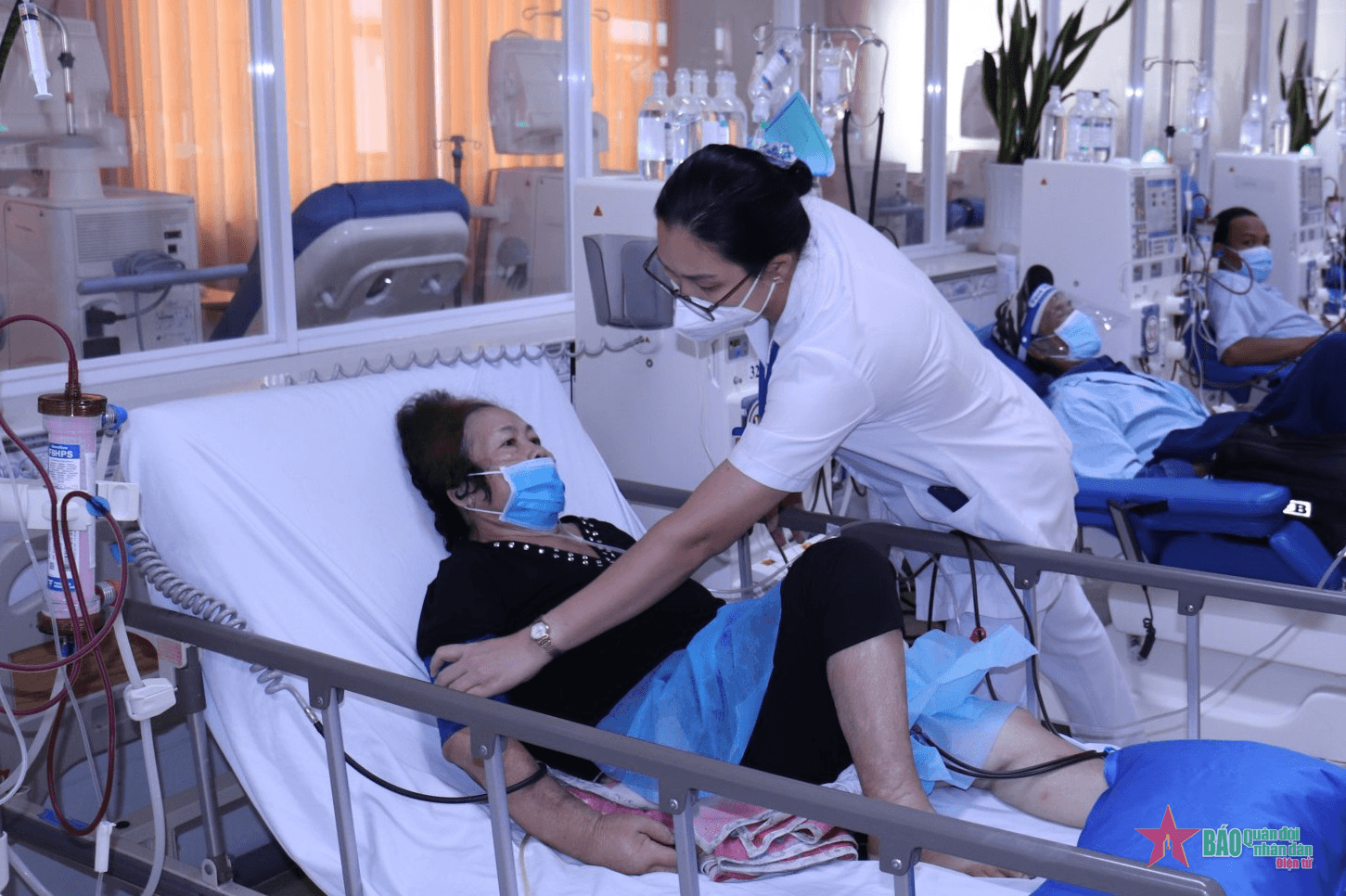 Nữ bác sĩ giỏi việc khoa