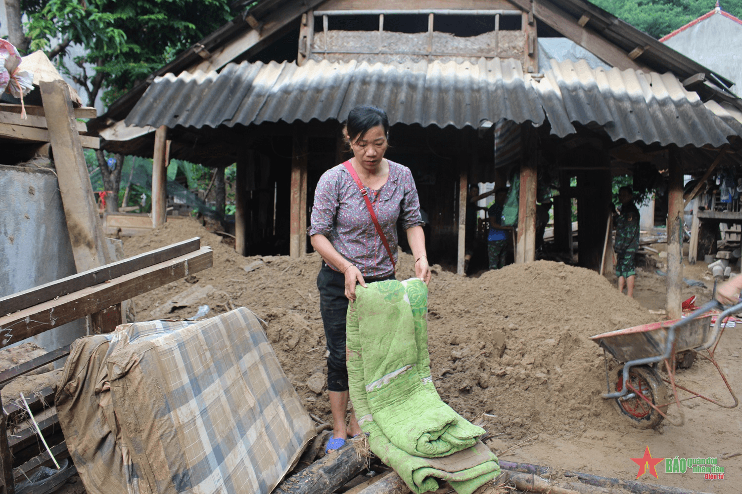 Gia đình chiến sĩ bị lũ quét cuốn trôi nhà và tài sản
