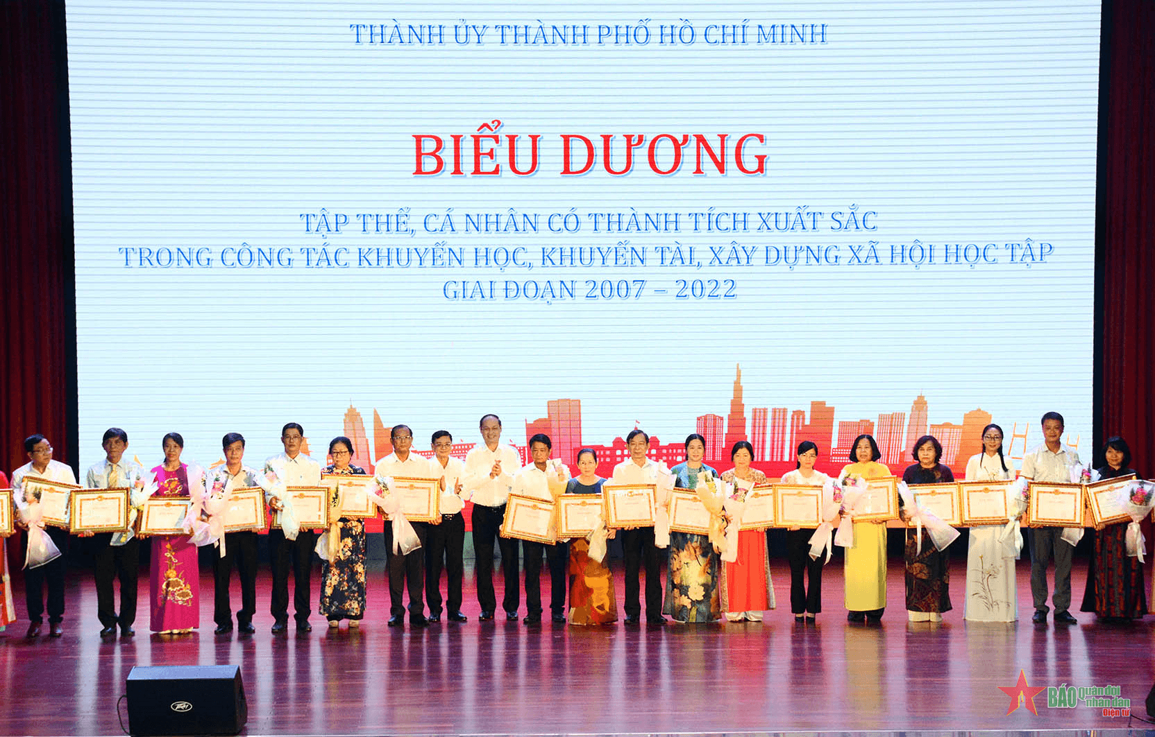 Tiếp tục đẩy mạnh công tác khuyến học, khuyến tài, xây dựng xã hội học tập