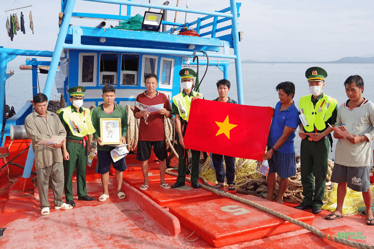 Hải đoàn Biên phòng 18 tuyên truyền, phổ biến, giáo dục pháp luật cho ngư dân