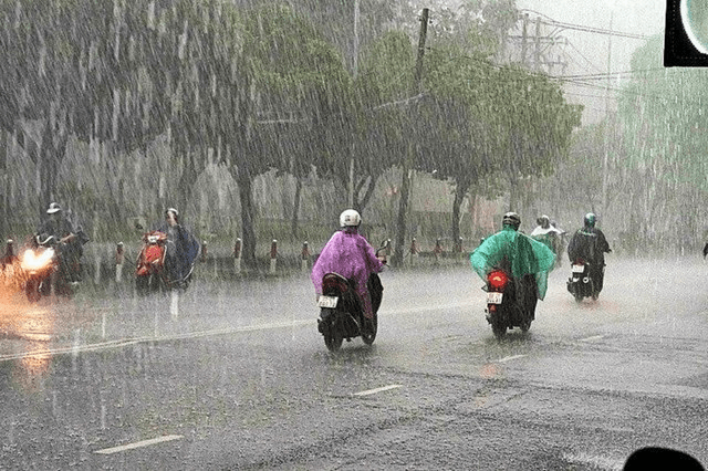 Thời tiết ngày 27-10: Mưa lớn cục bộ ở khu vực Nam Trung Bộ, Tây Nguyên và Nam Bộ