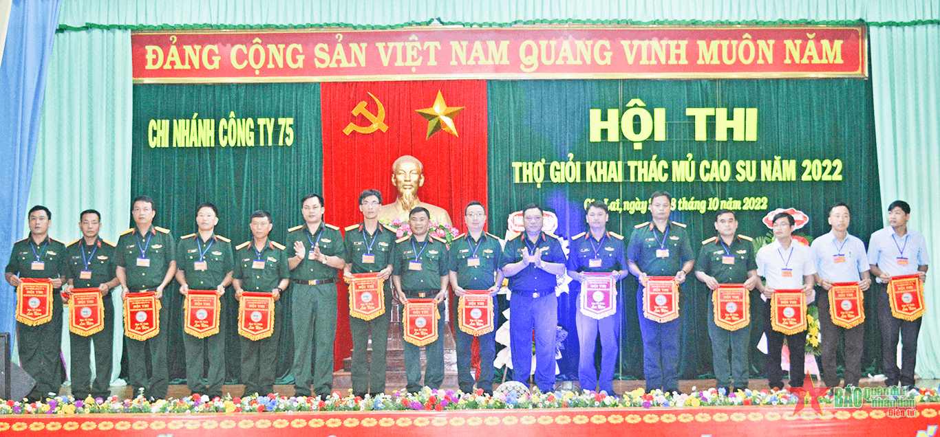 Chi nhánh Công ty 75 (Binh đoàn 15): Tổ chức hội thi thợ giỏi khai thác mủ cao su năm 2022