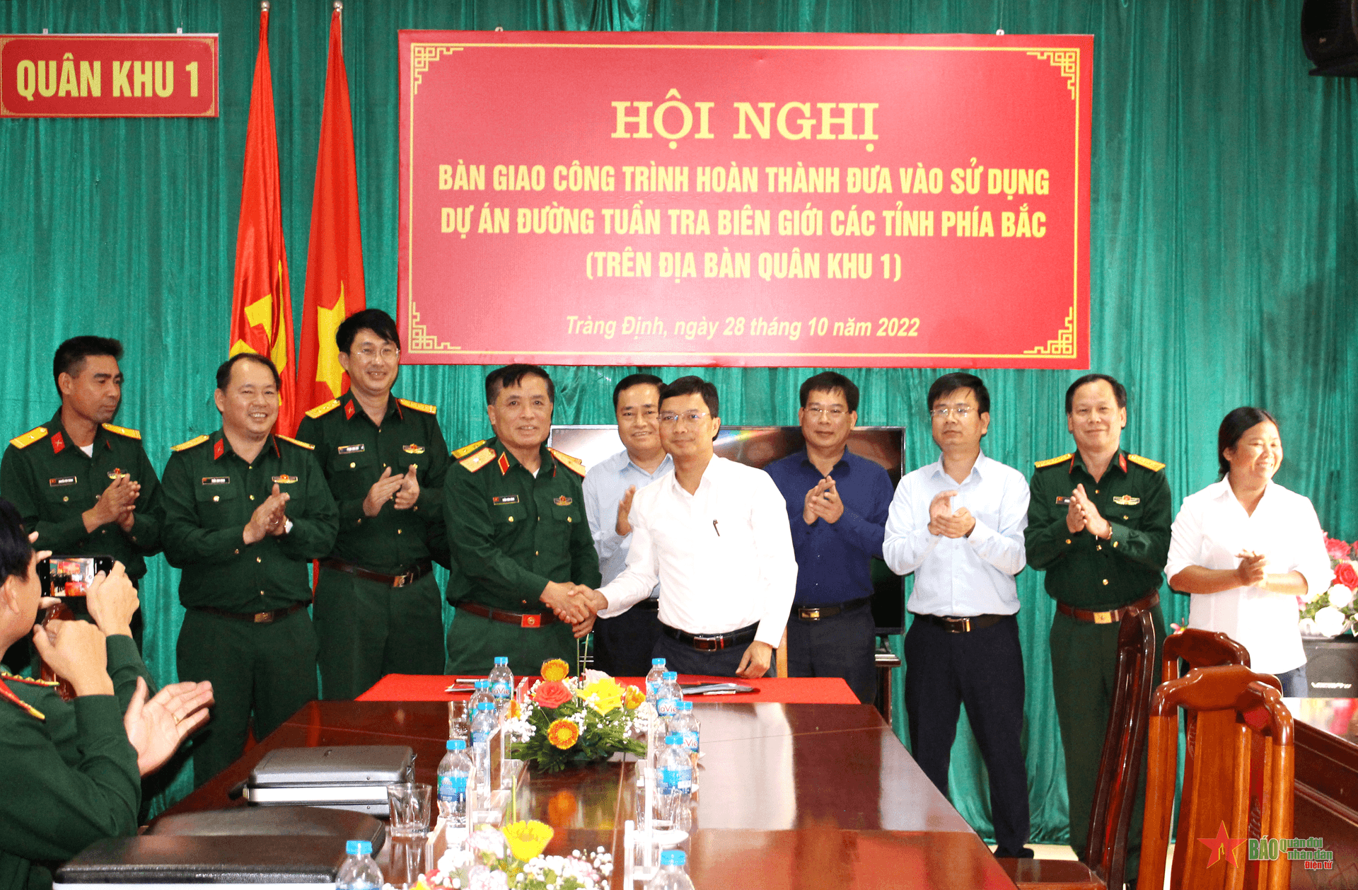 Quân khu 1 bàn giao công trình đường tuần tra biên giới