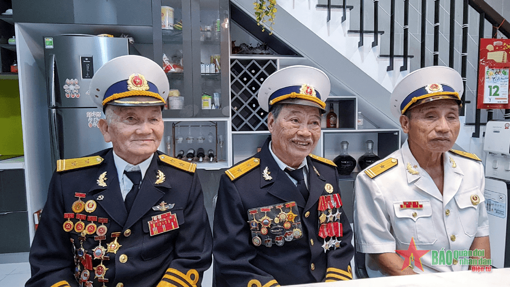 Vươn khơi trên tàu không số