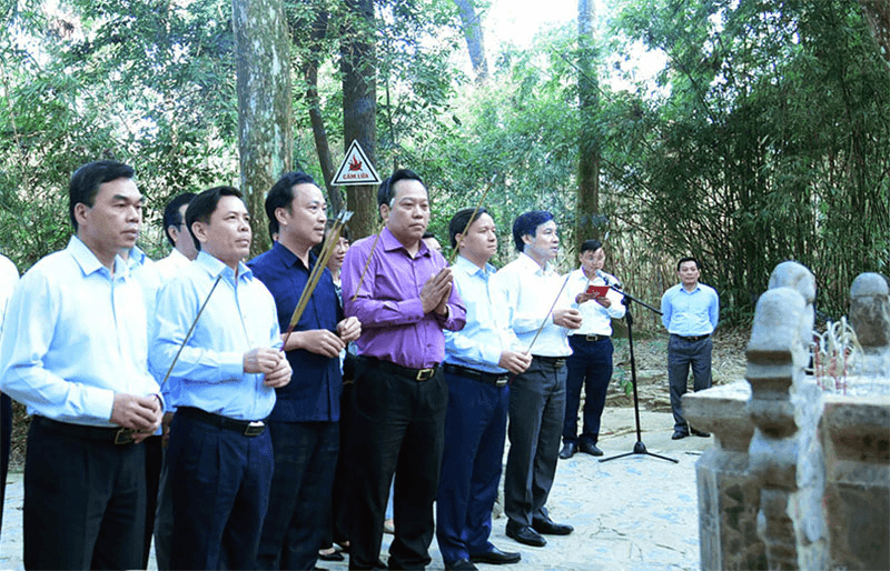 Đoàn công tác Đảng ủy Khối các cơ quan Trung ương về nguồn tại Tân Trào