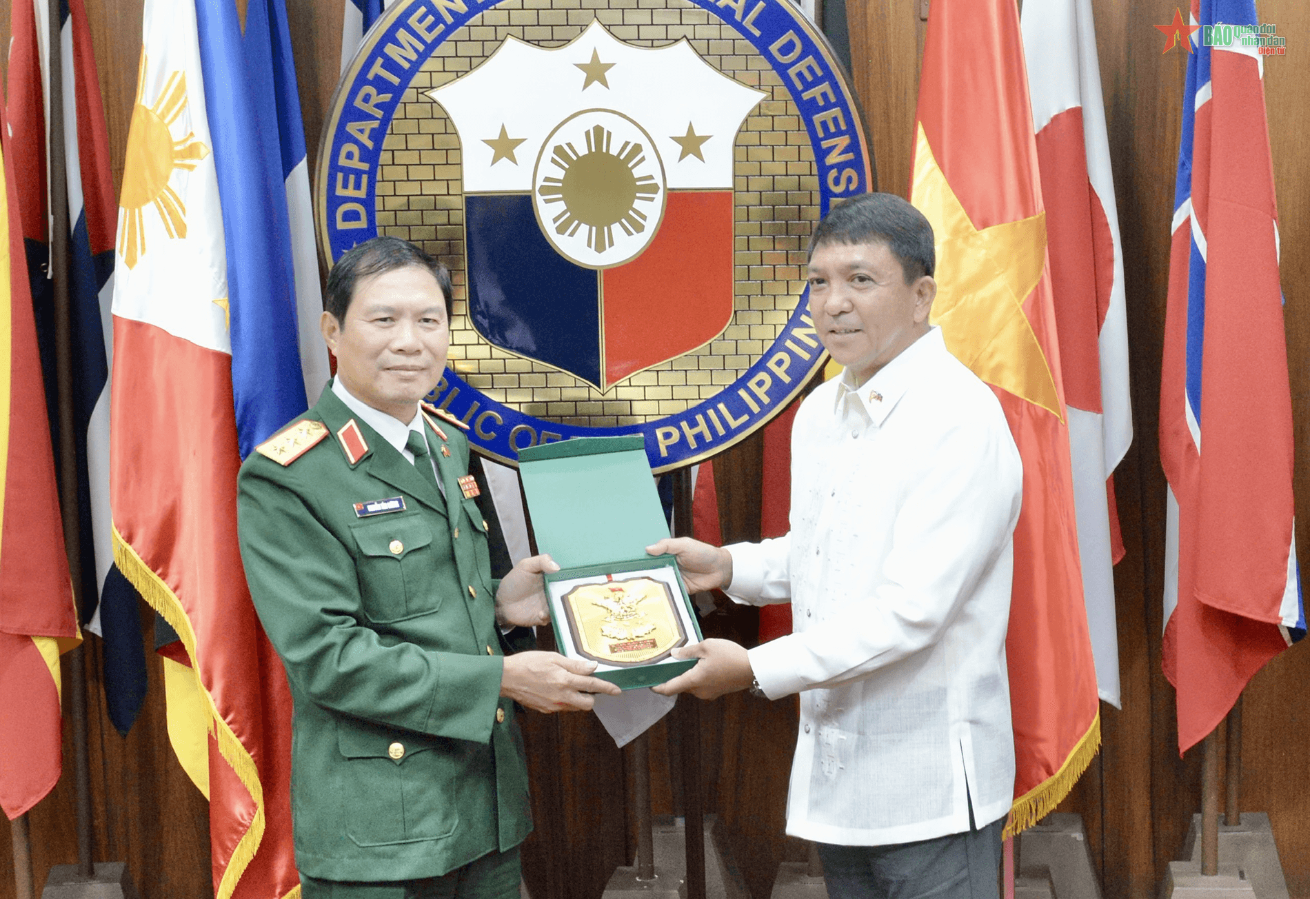 Thượng tướng Nguyễn Tân Cương hội kiến với Thứ trưởng Bộ Quốc phòng Philippines
