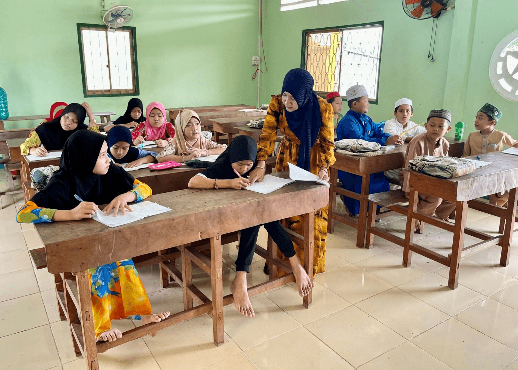 Chị Sity Hara hết lòng với công tác thiện nguyện