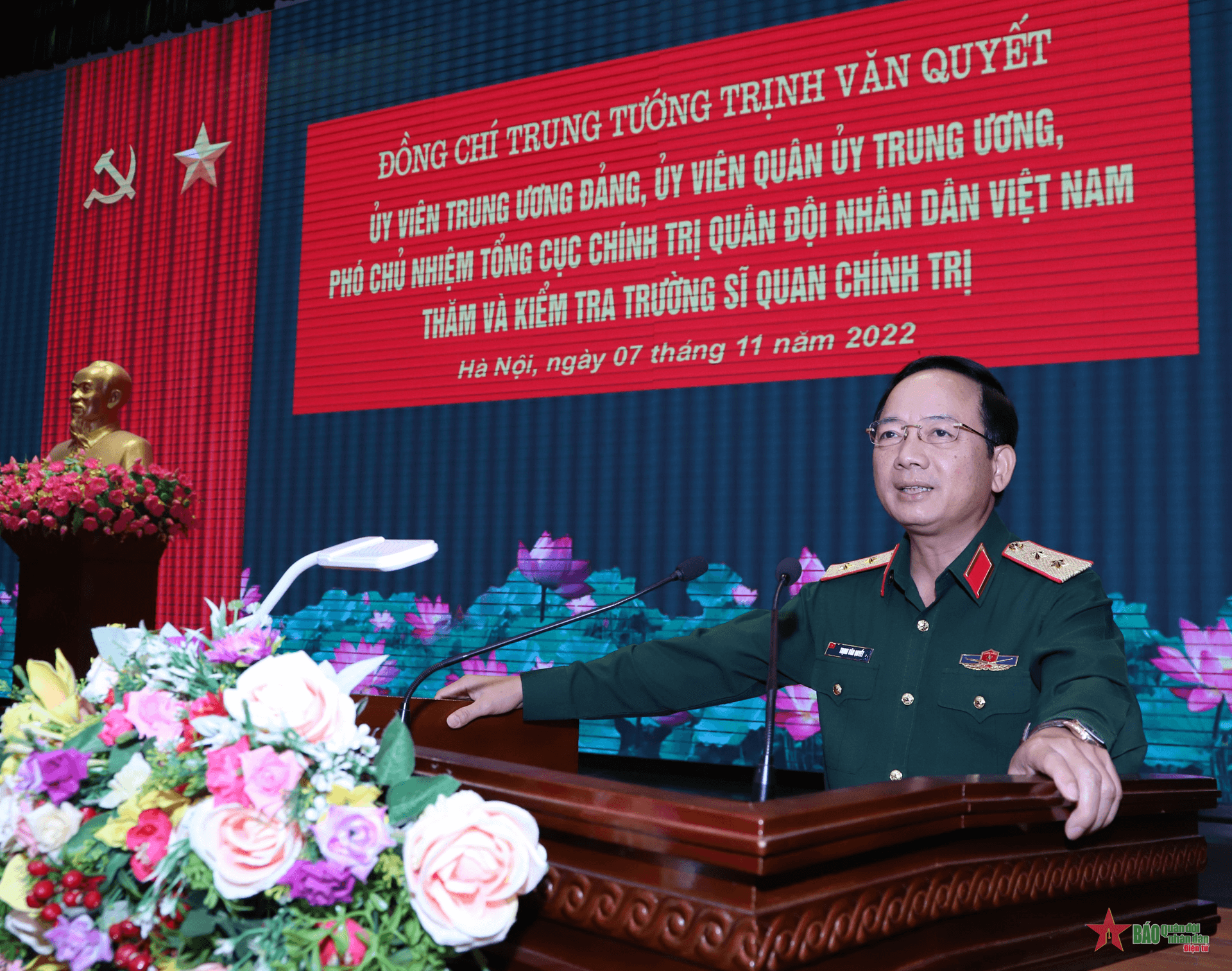 Trung tướng Trịnh Văn Quyết thăm, kiểm tra tại Trường Sĩ quan Chính trị
