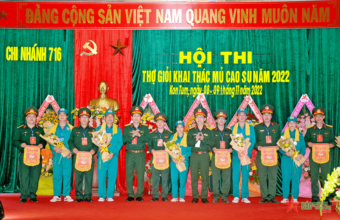 Chi nhánh 716 tổ chức hội thi thợ giỏi khai thác mủ cao su