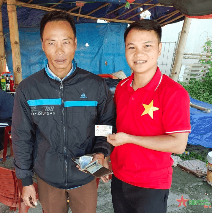 Hai lần nhặt được của rơi tìm người trả lại