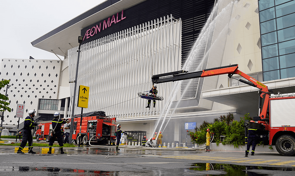Công an TP Hà Nội diễn tập chữa cháy Trung tâm thương mại Aeon Mall, Hà Đông