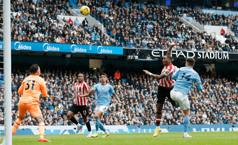 Thua sốc trước Brentford, Man City hụt hơi tại Ngoại hạng Anh