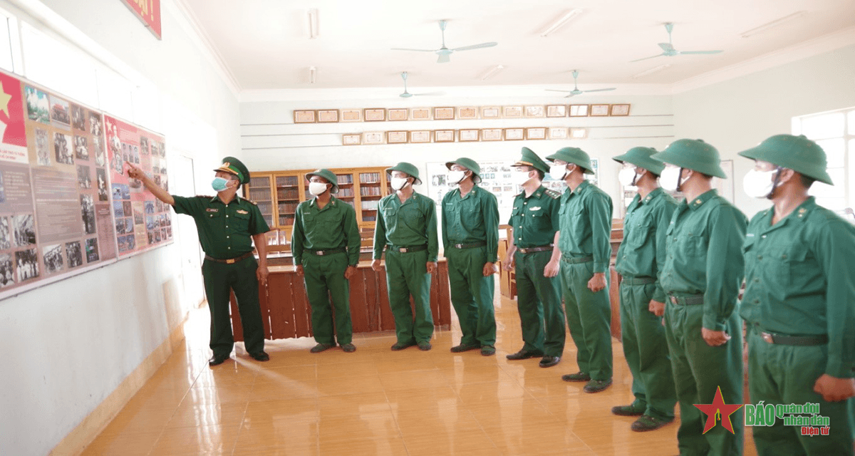 Làm tốt công tác giáo dục truyền thống cách mạng cho cán bộ, chiến sĩ