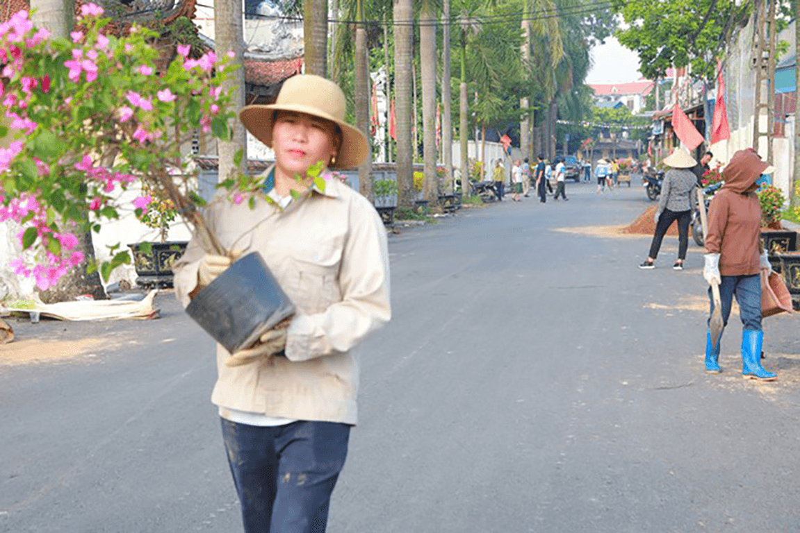 Chung tay làm đẹp đường quê