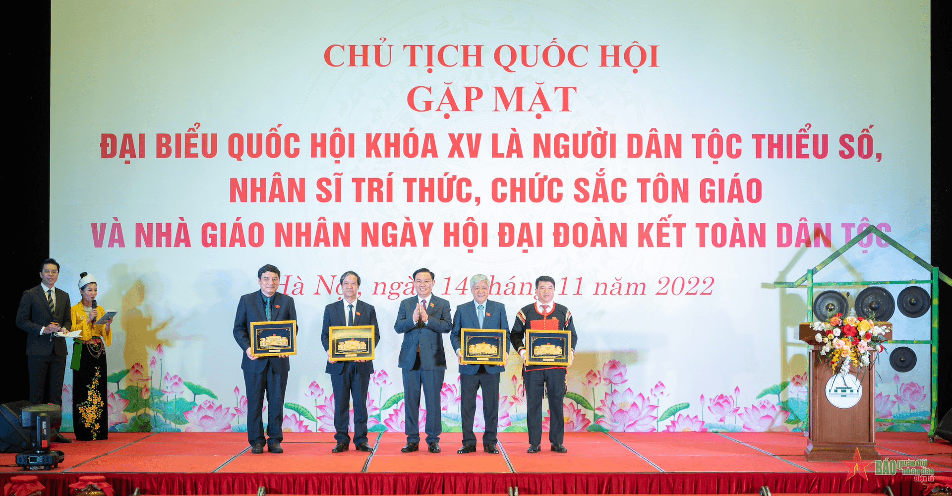 Chủ tịch Quốc hội gặp mặt đại biểu Quốc hội là người dân tộc thiểu số, chức sắc tôn giáo, giáo viên
