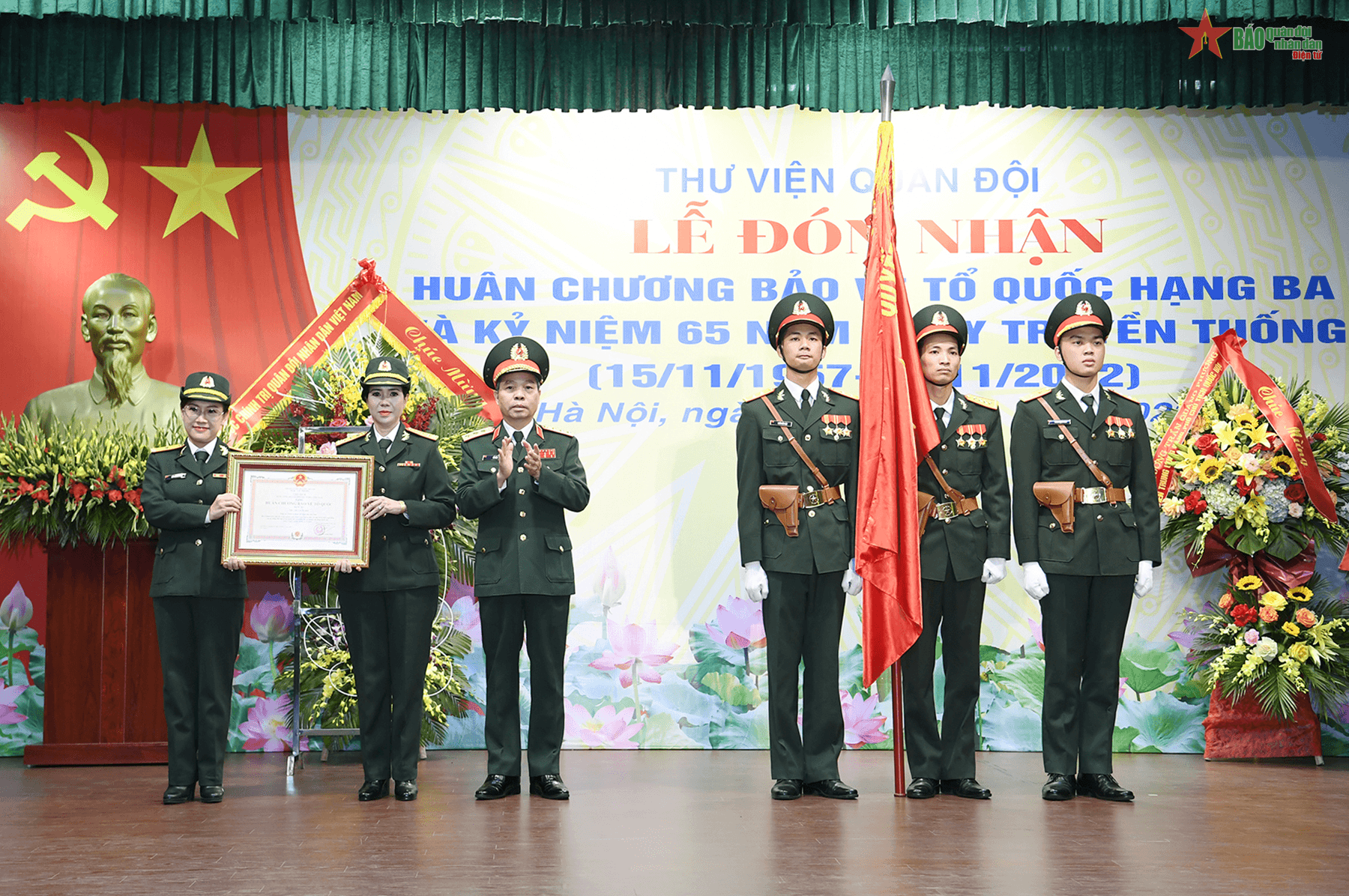 Thư viện Quân đội đón nhận Huân chương Bảo vệ Tổ quốc hạng Ba