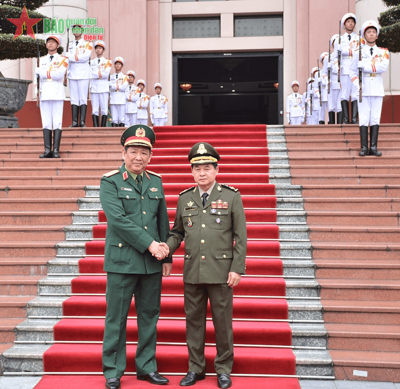 Trung tướng Huỳnh Chiến Thắng hội đàm với Chủ tịch Hội đồng thể thao quân sự Quân đội Hoàng gia Campuchia