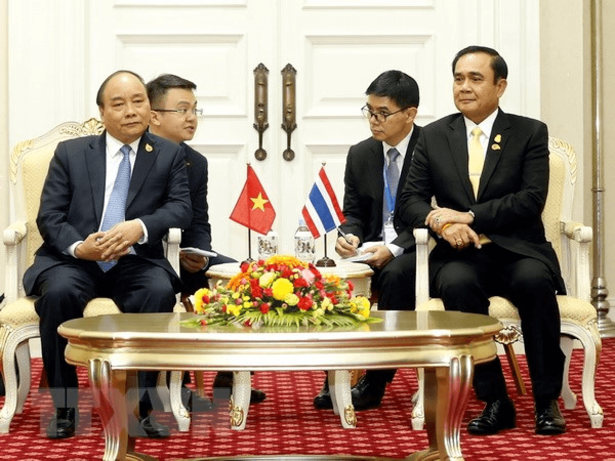 Chủ tịch nước Nguyễn Xuân Phúc lên đường thăm chính thức Thái Lan và dự Hội nghị APEC lần thứ 29