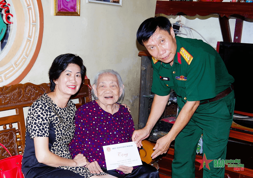 Giúp người có công vượt khó