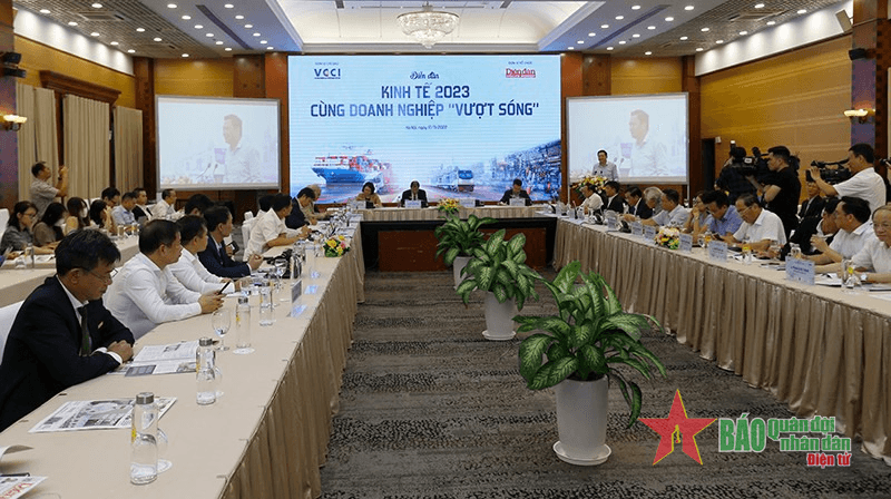 Diễn đàn Kinh tế 2023 -Cùng doanh nghiệp “vượt sóng”