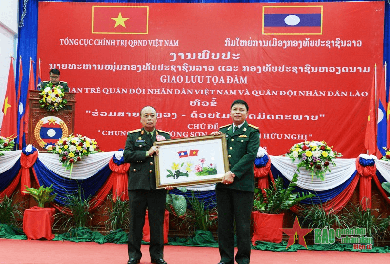 “Chung dãy Trường Sơn - Thắm tình hữu nghị”