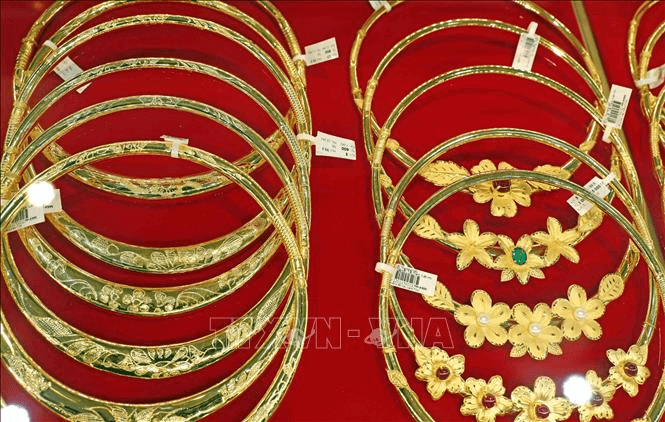Vàng giảm giá phiên cuối tuần
