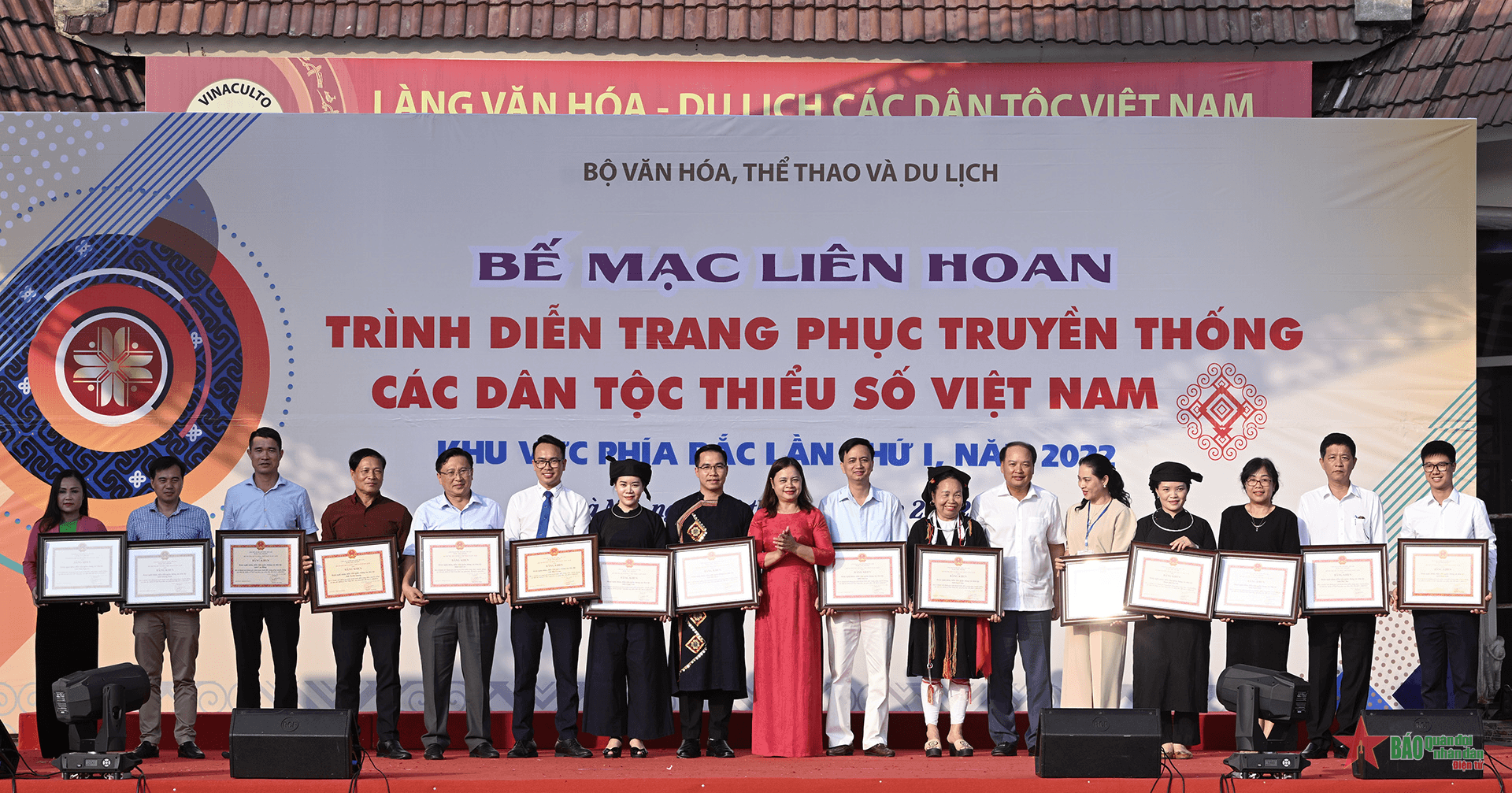 Bế mạc Liên hoan trình diễn trang phục truyền thống các dân tộc thiểu số