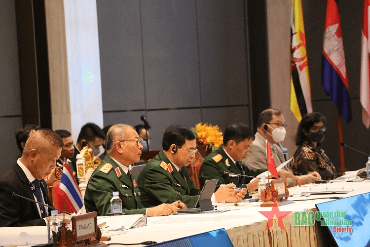 Đoàn đại biểu quân sự cấp cao Việt Nam tham dự ADMM hẹp và ADMM+ lần thứ 9