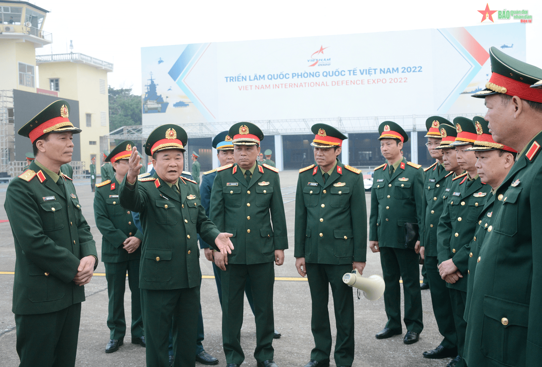 Kiểm tra hợp luyện phục vụ Triển lãm Quốc phòng quốc tế Việt Nam 2022