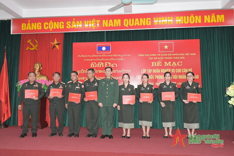 Bế mạc tập huấn nghiệp vụ cán bộ Tạp chí Quốc phòng Quân đội nhân dân Lào